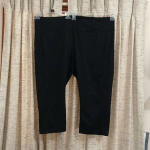 Tek Gear Classic Black Cropped Leggings